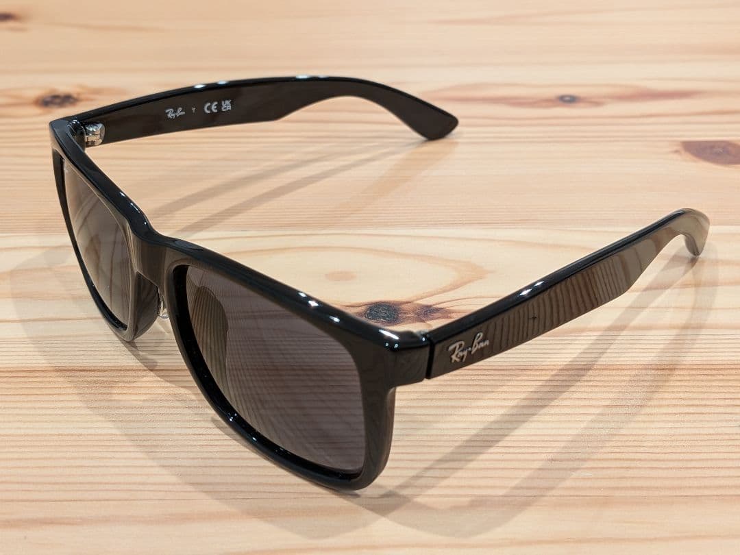 ボーちゃんさん、お願いします。Ray Ban サングラス