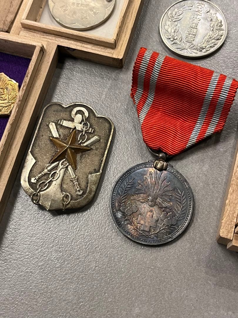 古*ン様 勲章　まとめ売り　オークション　大日本帝国　徽章　旧日本軍　バッジ　等