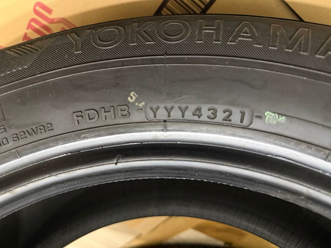 ②送料無料！215/65R16 ヨコハマBluEarth E51A バリ山イボ付