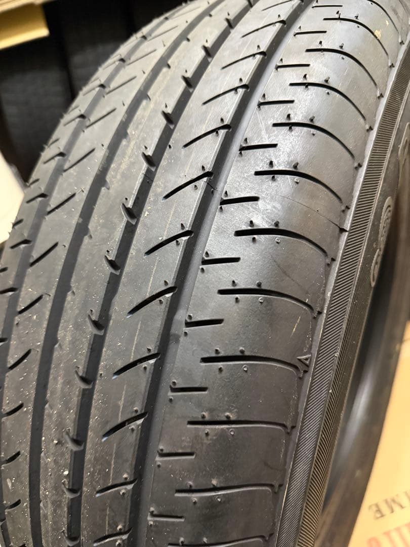 ②送料無料！215/65R16 ヨコハマBluEarth E51A バリ山イボ付