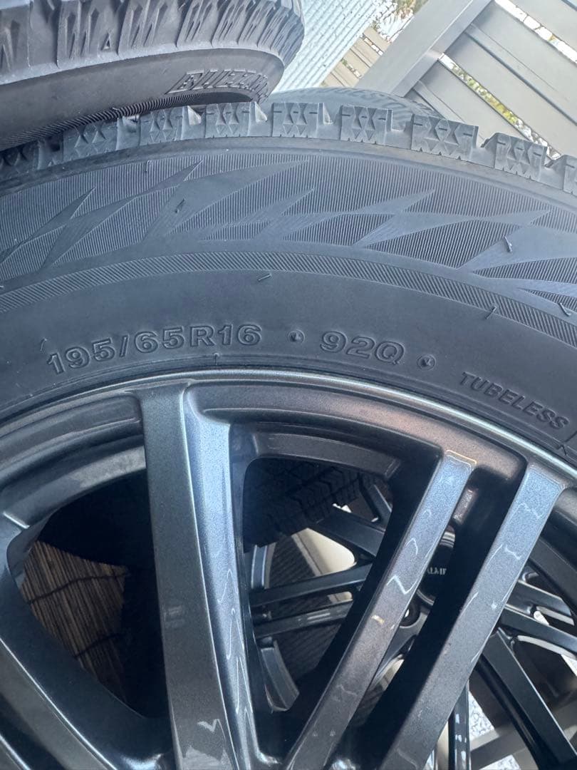 スタッドレス　ブリザック　195/65r16