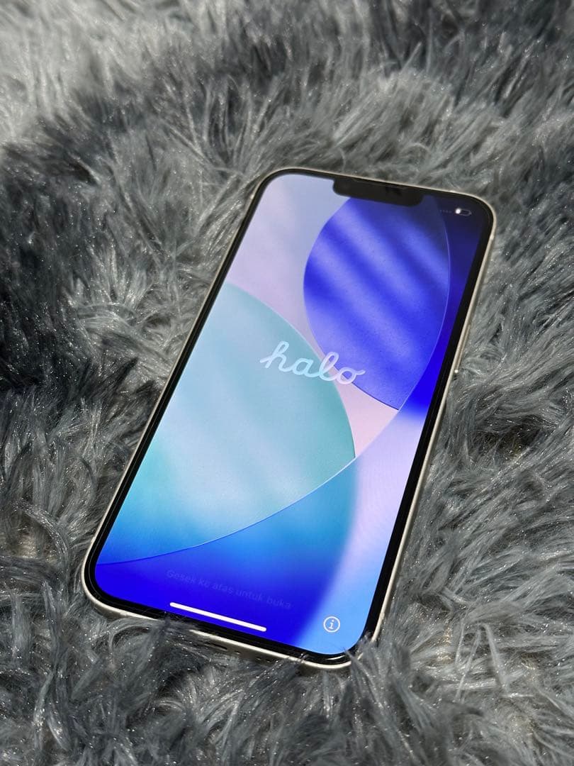 Apple iPhone 13 スターライト 本体