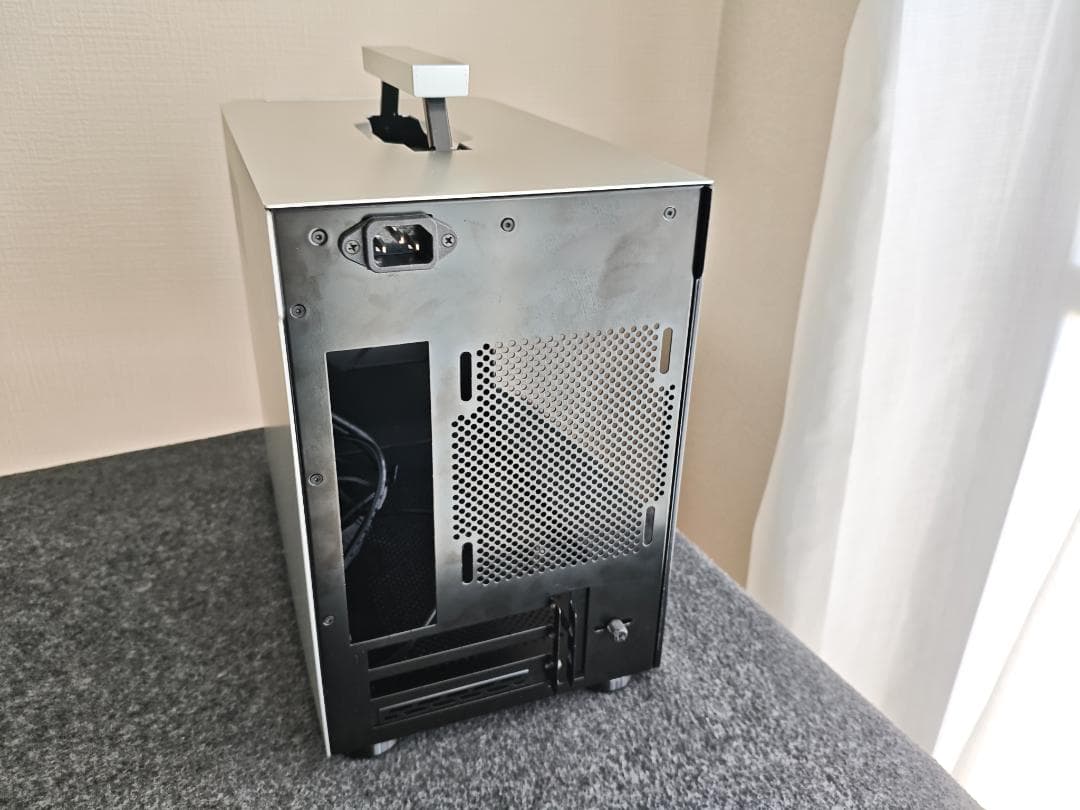 Mini ITX PCケース Lian Li TU150