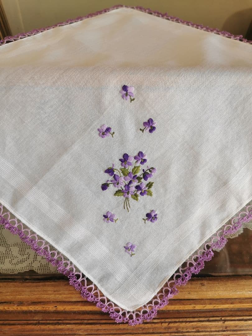 アンティーク タティングレース 菫刺繍のローンハンカチ ラベンダーヴァイオレット