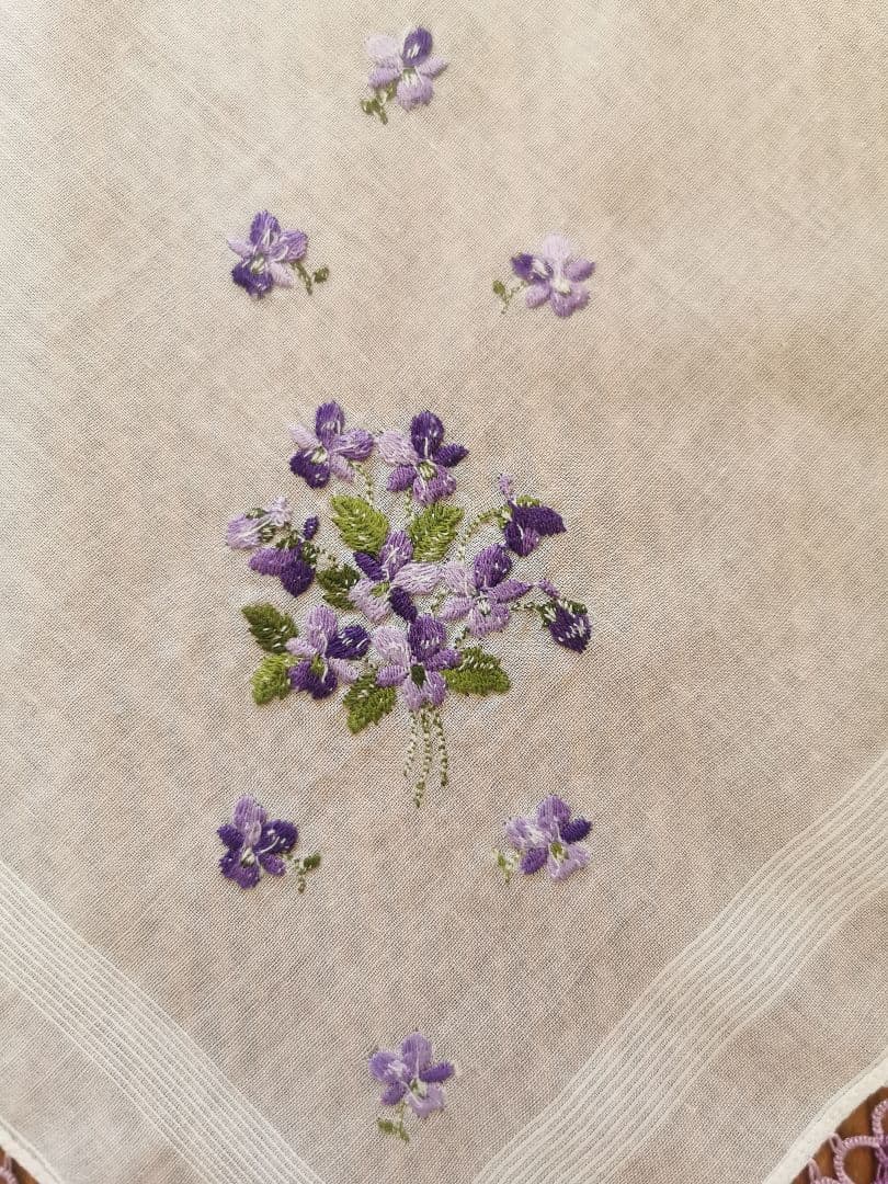 アンティーク タティングレース 菫刺繍のローンハンカチ ラベンダーヴァイオレット
