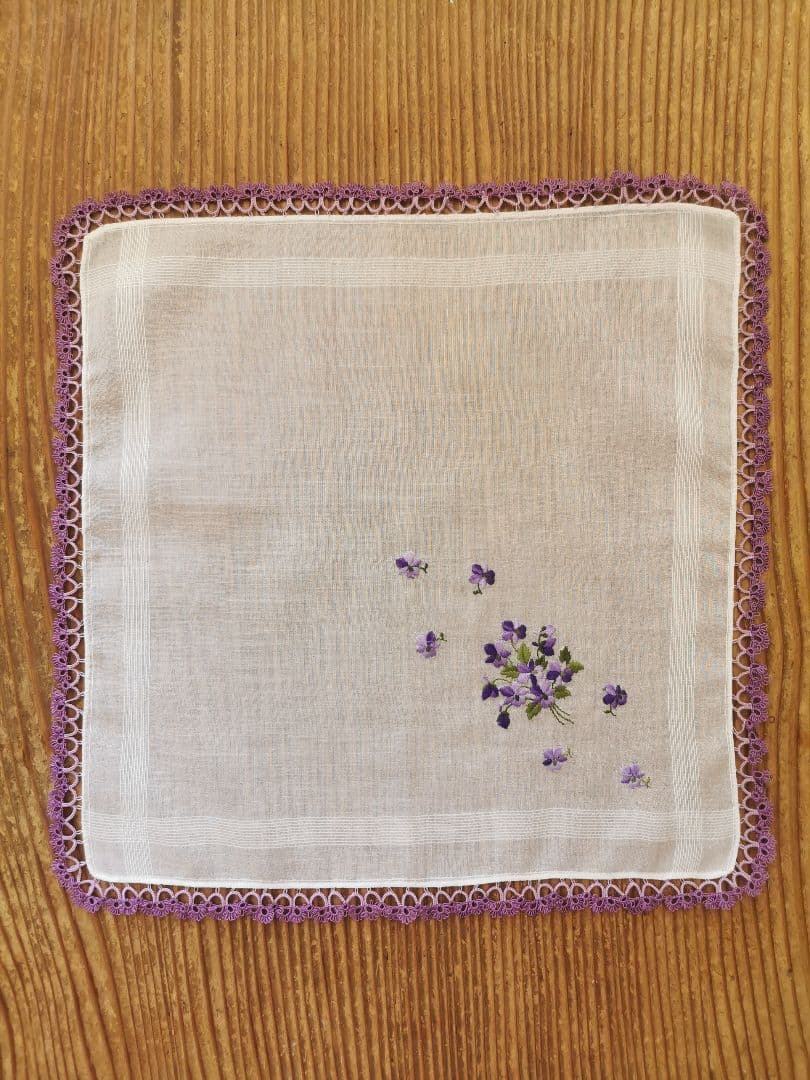 アンティーク タティングレース 菫刺繍のローンハンカチ ラベンダーヴァイオレット