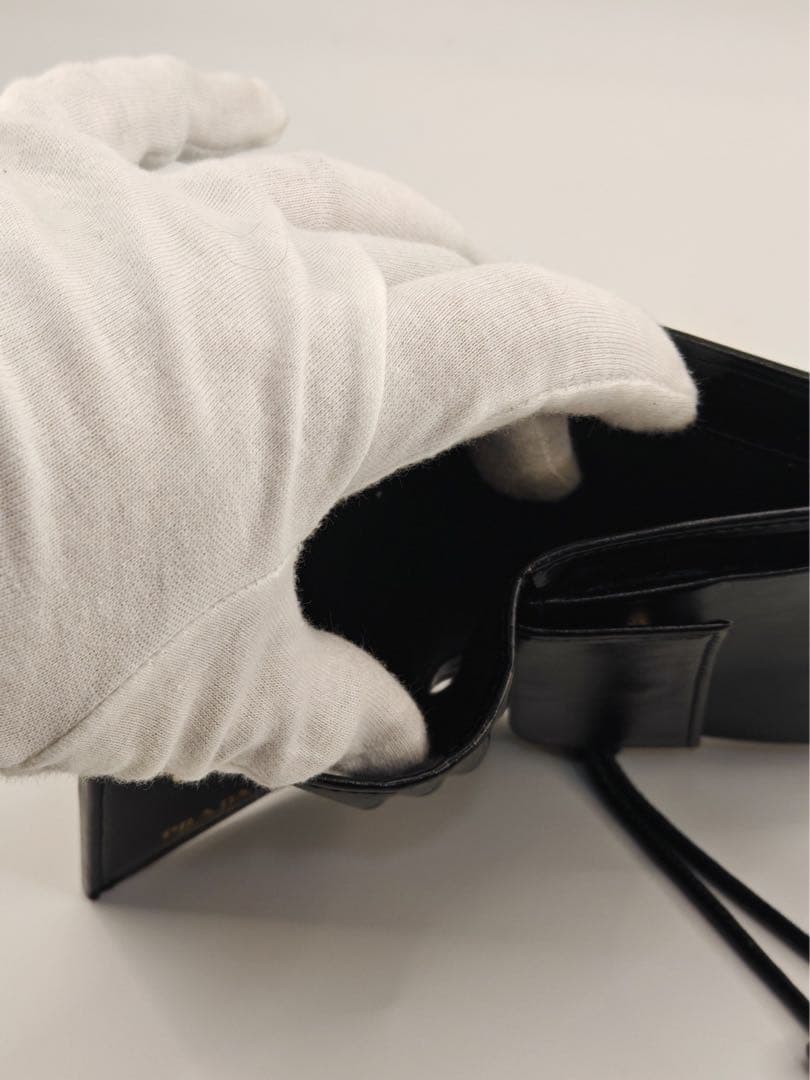 PRADA 二つ折り財布 ブラック レザー　美品
