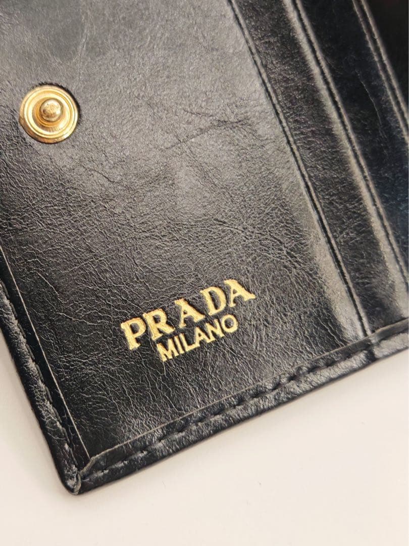 PRADA 二つ折り財布 ブラック レザー　美品