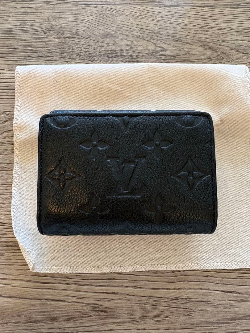 ルイ・ヴィトン ポルトフォイユ・メティス コンパクト ブラック 三つ折り財布