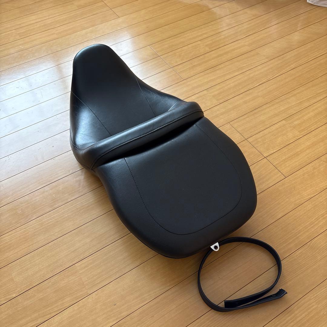 ハーレーダビッドソン純正シート　　　　　　　　　　　　　ねコネコ
