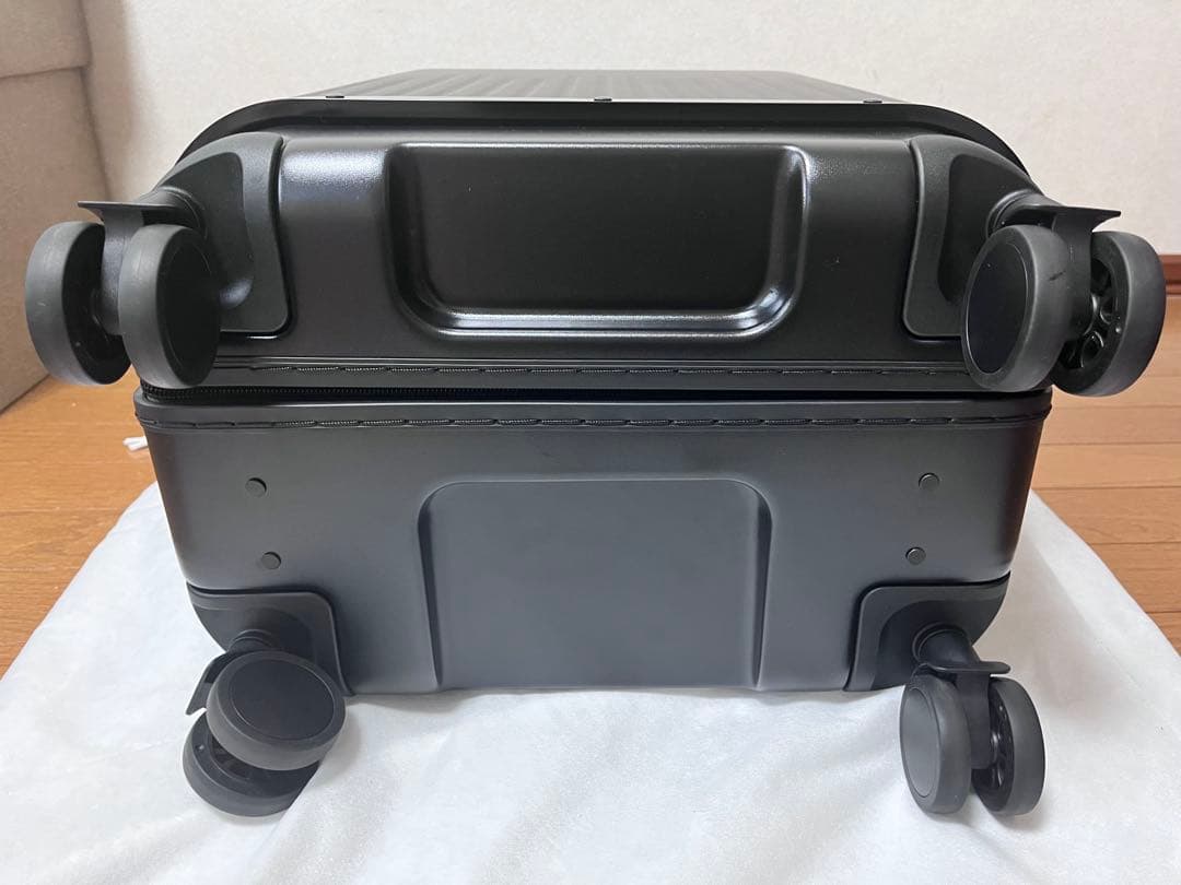 VELO 3-in-1 拡張可能なキャリーケース 機内持込〜72L TSAロック
