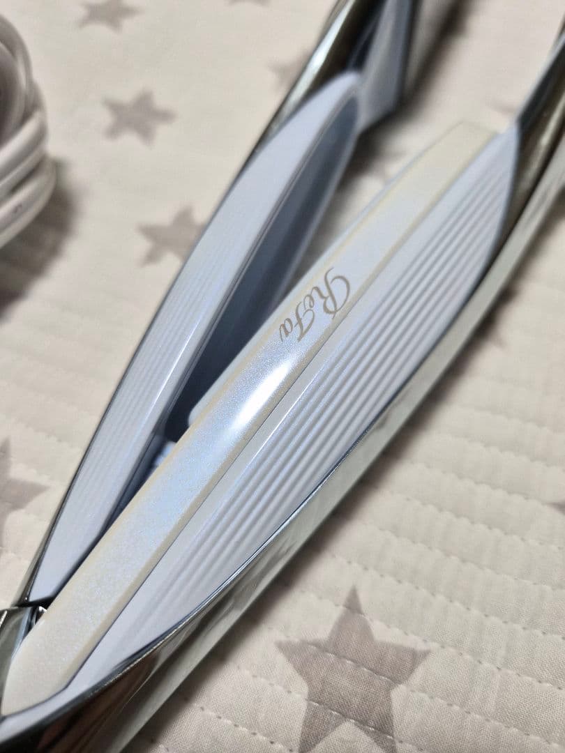 本日のみ価格・Refa リファパワーストレートアイロン　プロ ホワイト