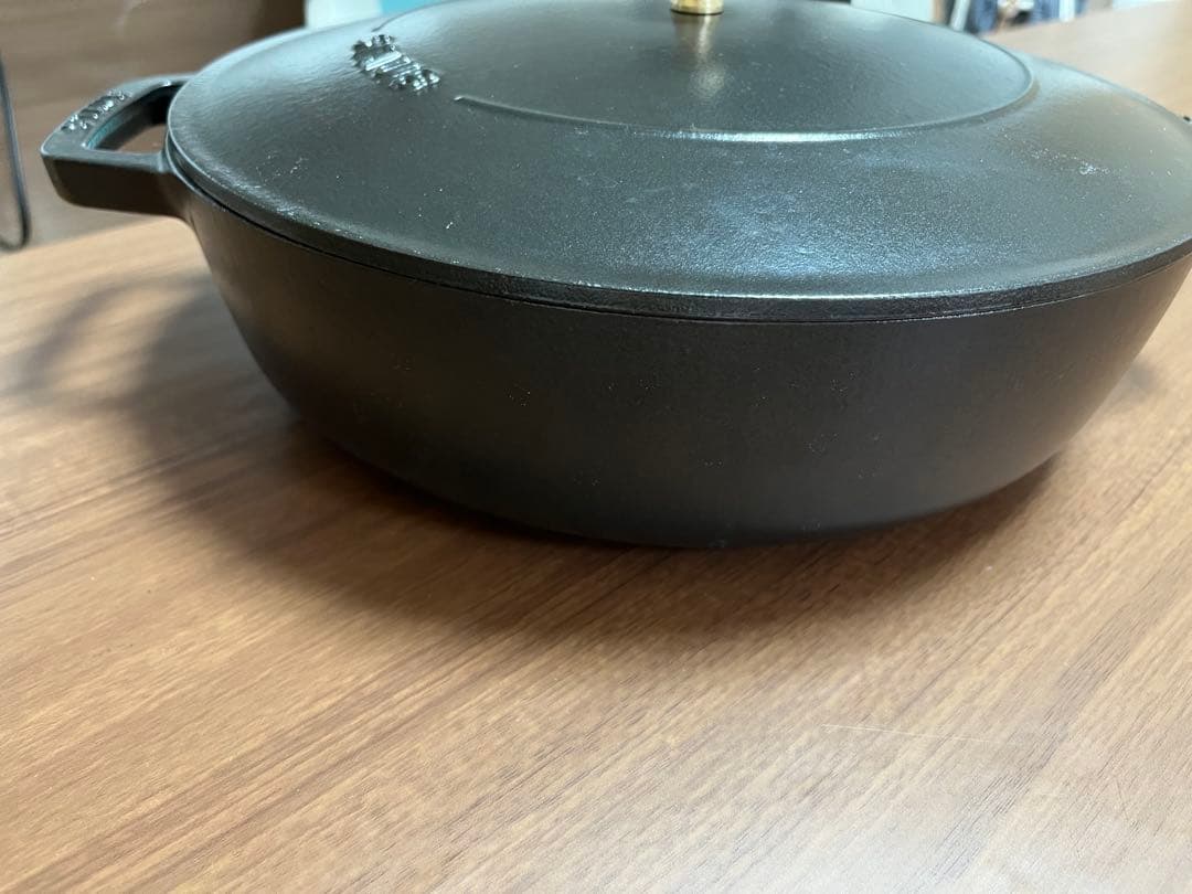 STAUB 鋳鉄製 両手鍋 黒色 蓋付き