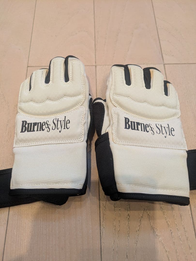Burnes Style ボクシンググローブ ホワイト/ブラック