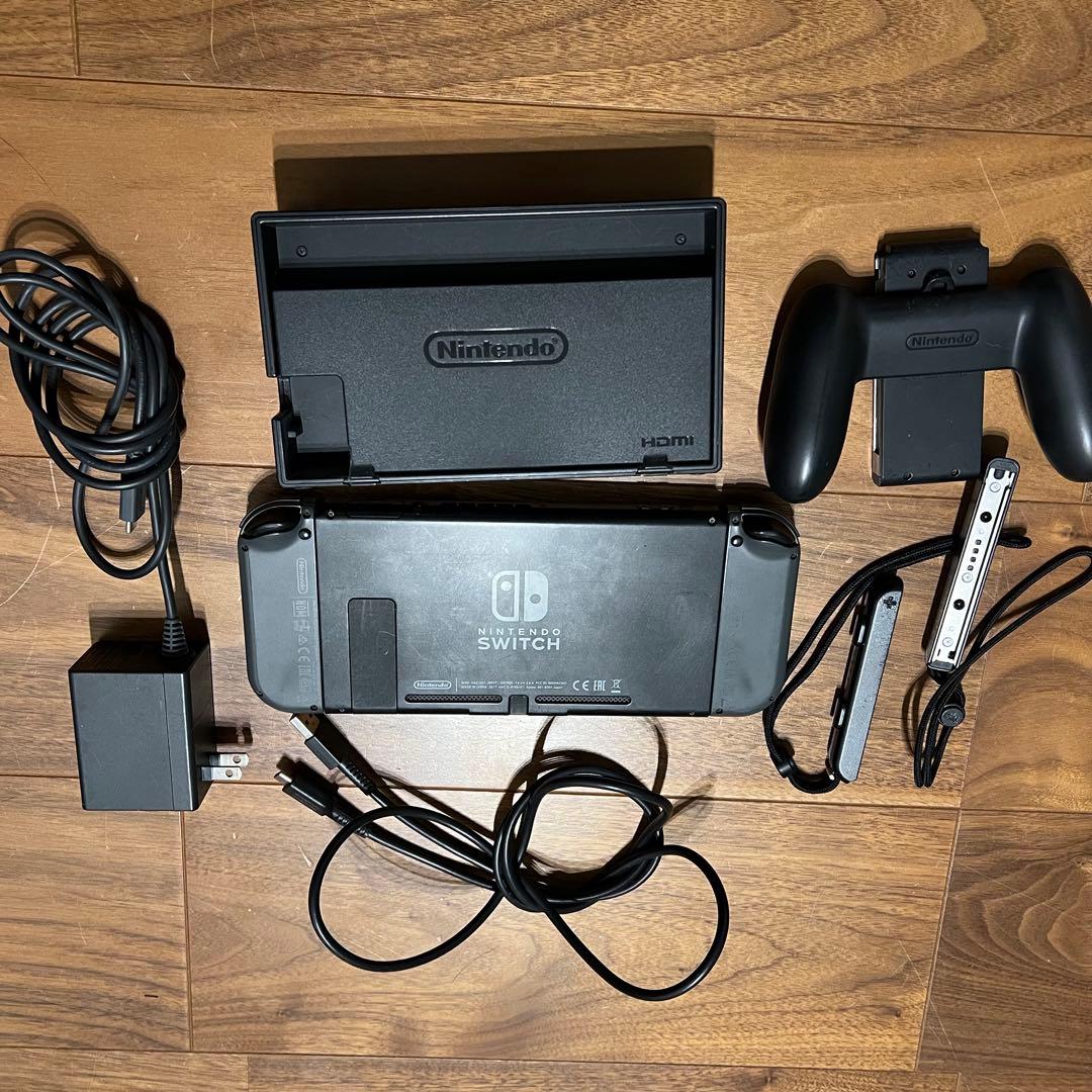 Nintendo Switch 本体 充電の付属品付き カセット5個