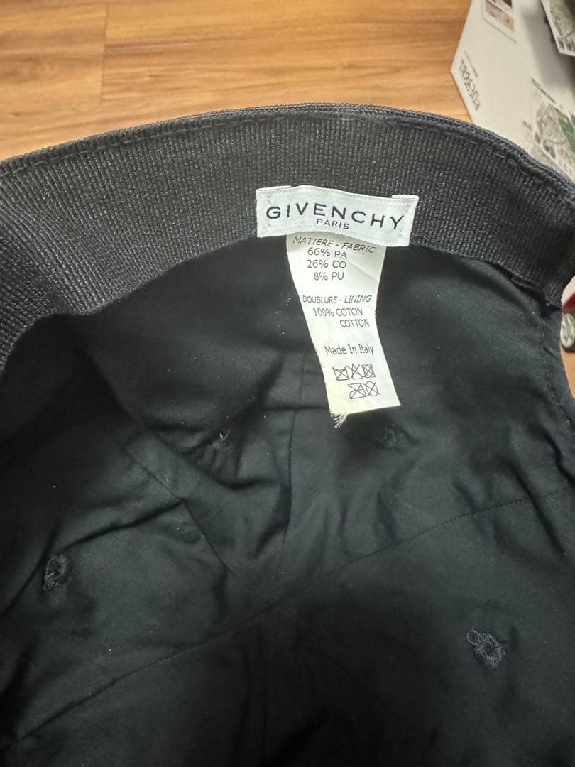 GIVENCHY ブラックキャップ