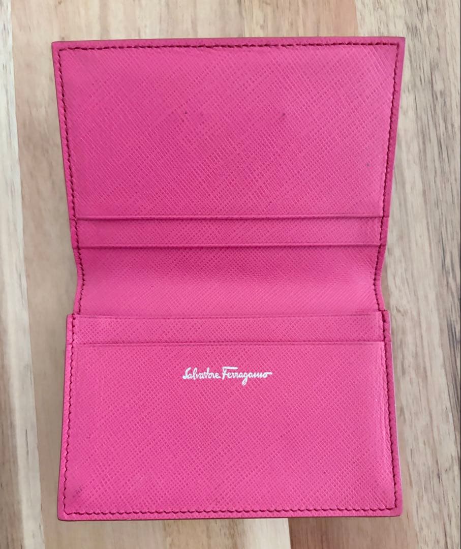Salvatore Ferragamo ピンク 名刺入れ