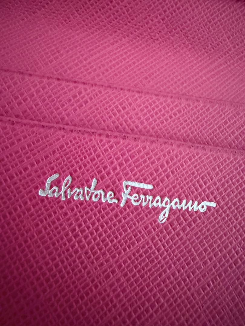 Salvatore Ferragamo ピンク 名刺入れ