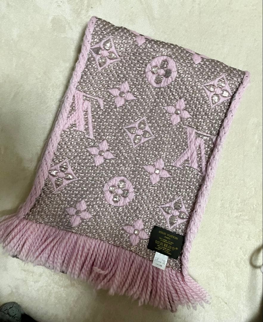 LOUIS VUITTON ピンク マフラー ルイヴィトン ロゴマニア