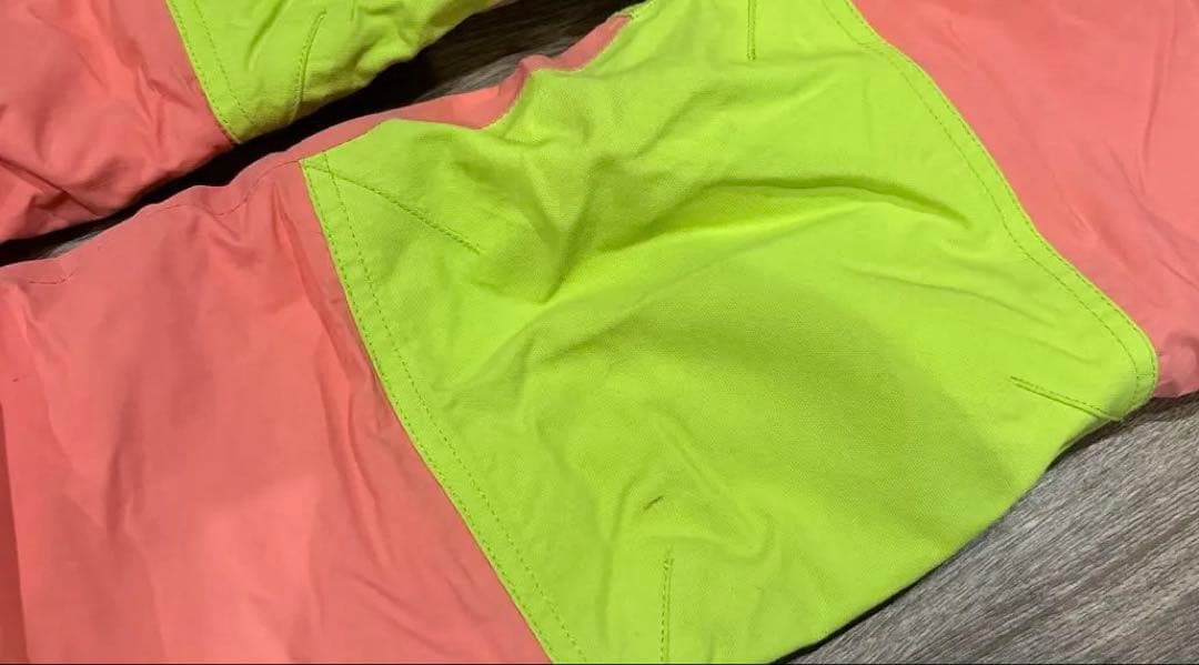 BURTON （バートン）キッズ　スノーウエア（つなぎ）　４Ｔ　値下げ！