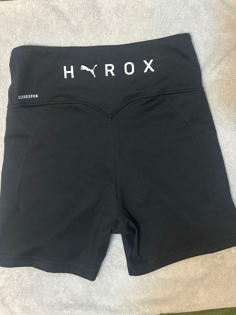 値下げしましたPUMA HYROX Mサイズ　ウィメンズ　クラウドスパンショーツ