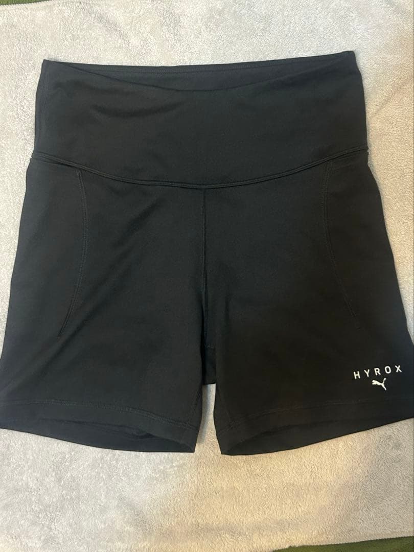 値下げしましたPUMA HYROX Mサイズ　ウィメンズ　クラウドスパンショーツ