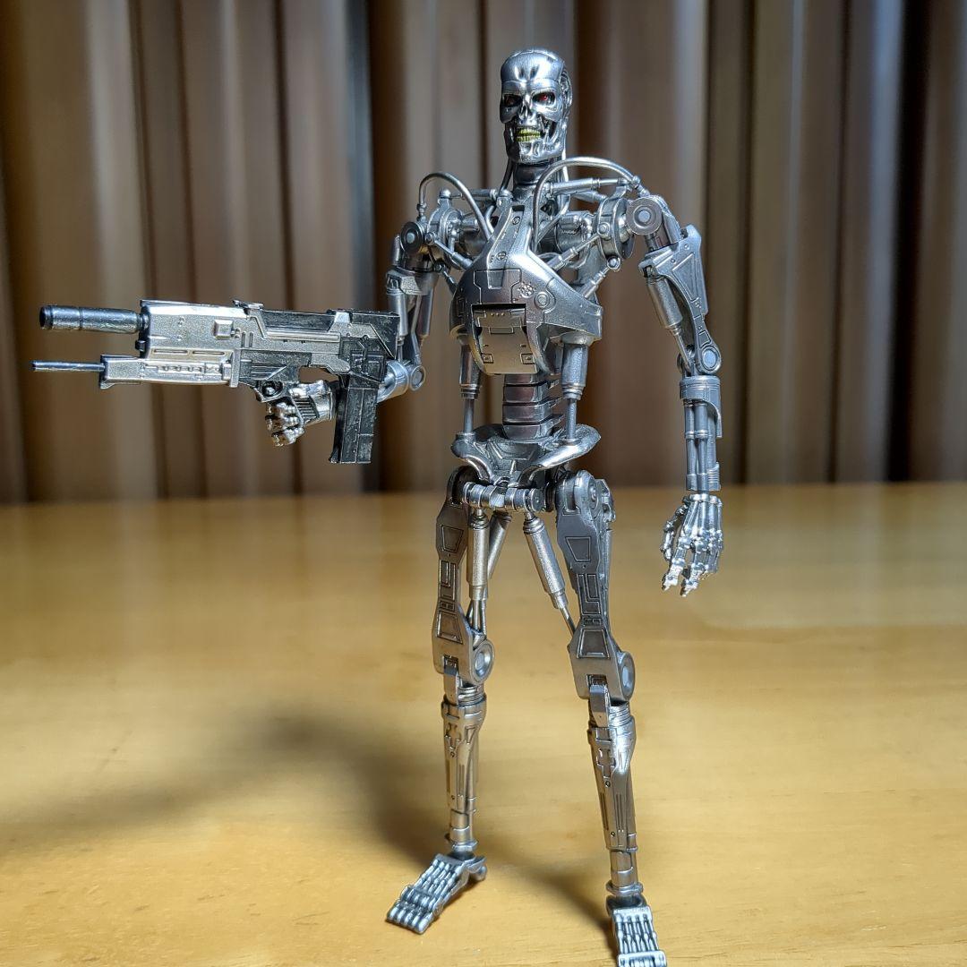MAFEX No.206　ターミネーター2　T800(エンドスケルトン)