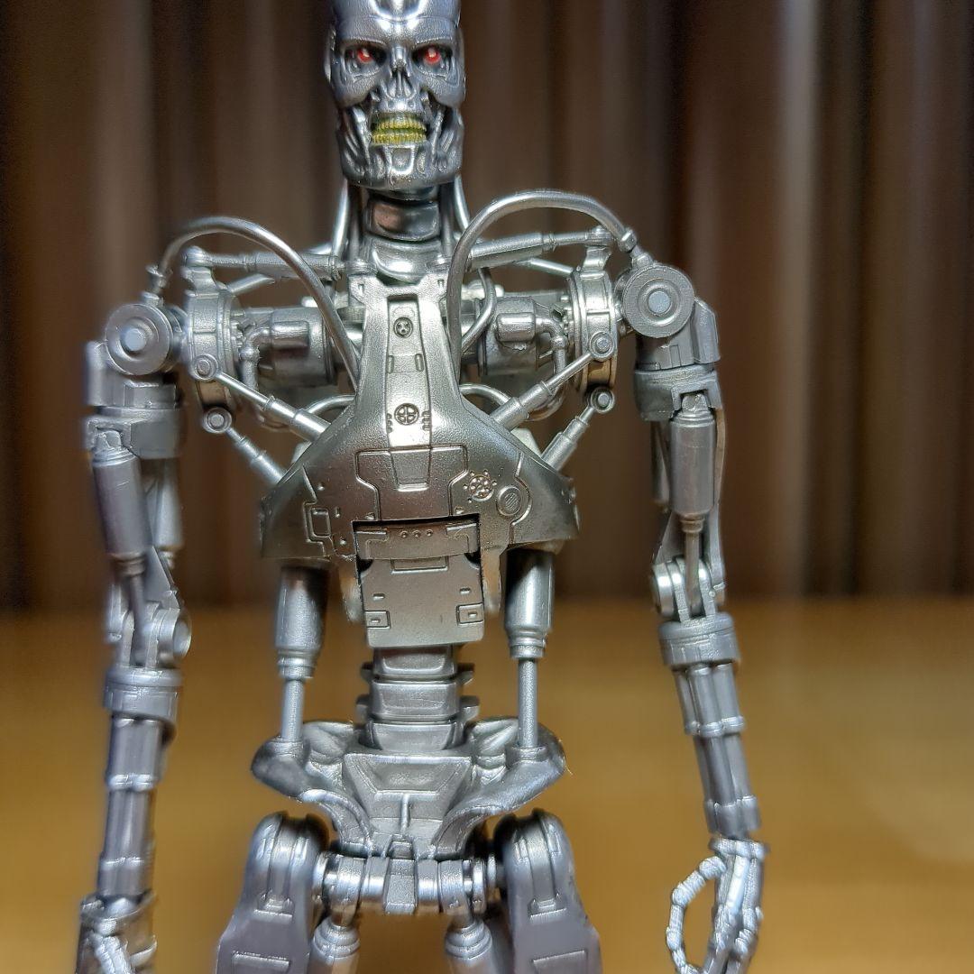 MAFEX No.206　ターミネーター2　T800(エンドスケルトン)