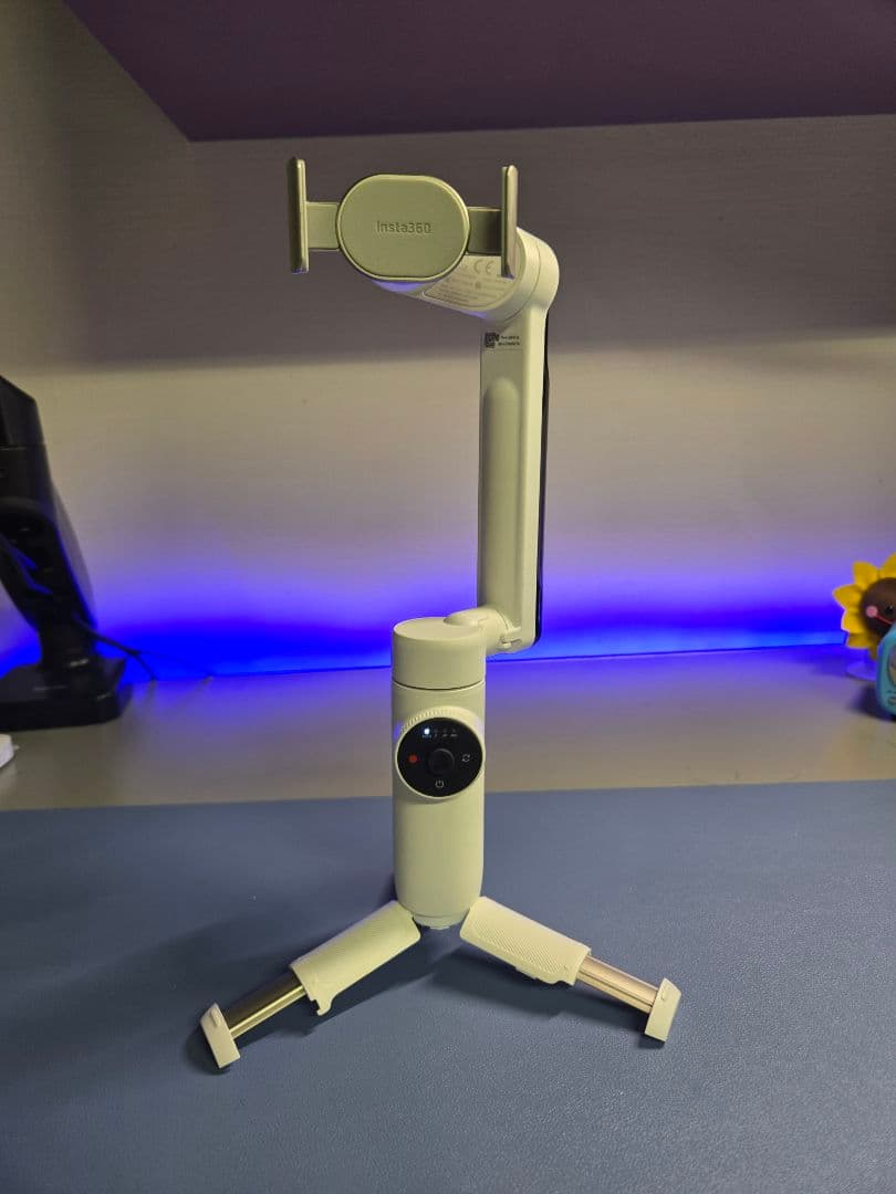 f*様 Insta360 Flow スマートフォンスタビライザー　ライト付き