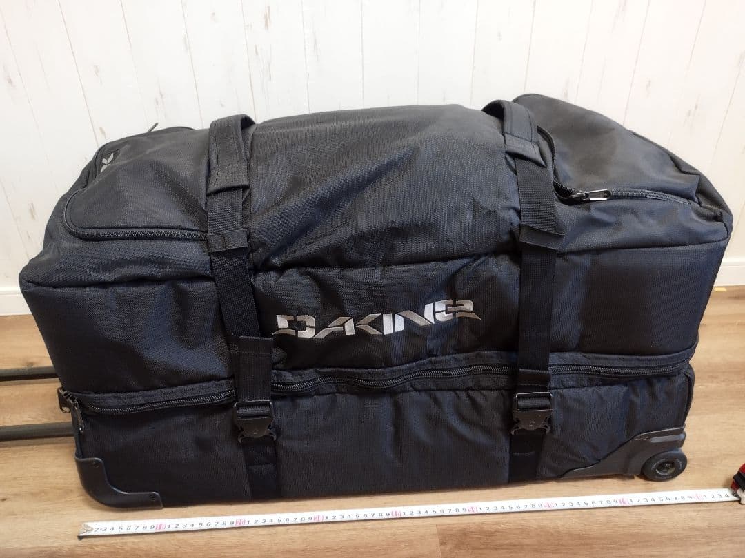 DAKINE ブラック キャリーカート 約40×40×80センチ