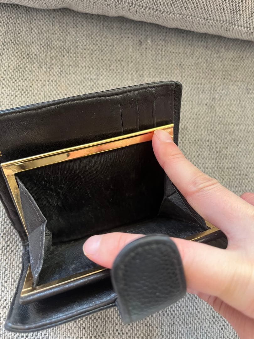 CHANEL ブラック 二つ折り財布　キャビアスキン