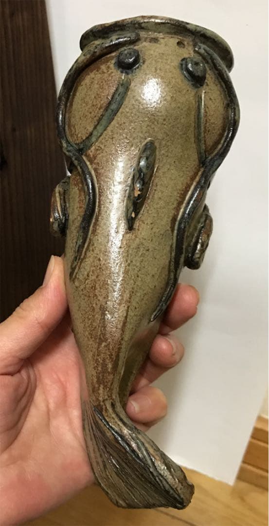 ナマズの掛け花入れ