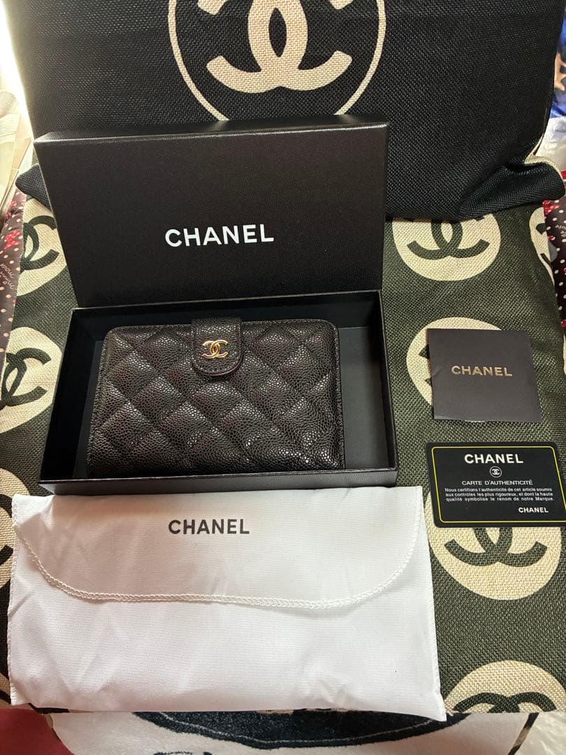 ゆぅ『未使用』CHANELキルティング２つ折り財布