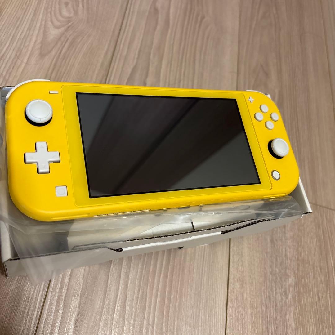 Nintendo Switch Lite　イエロー　本体　ケース付き