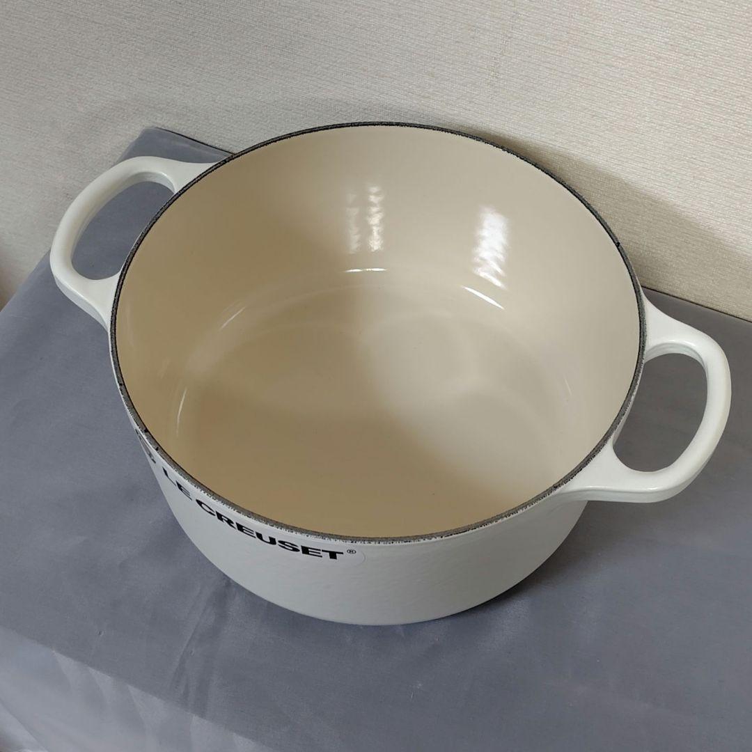 新品未使用 限定品　ル・クルーゼ シグニチャー ココット・ロンド22cmコットン