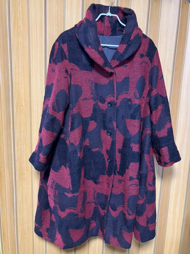 今月末迄の最終価格美品センソユニコ慈雨赤と黒の抽象模様ロングコート