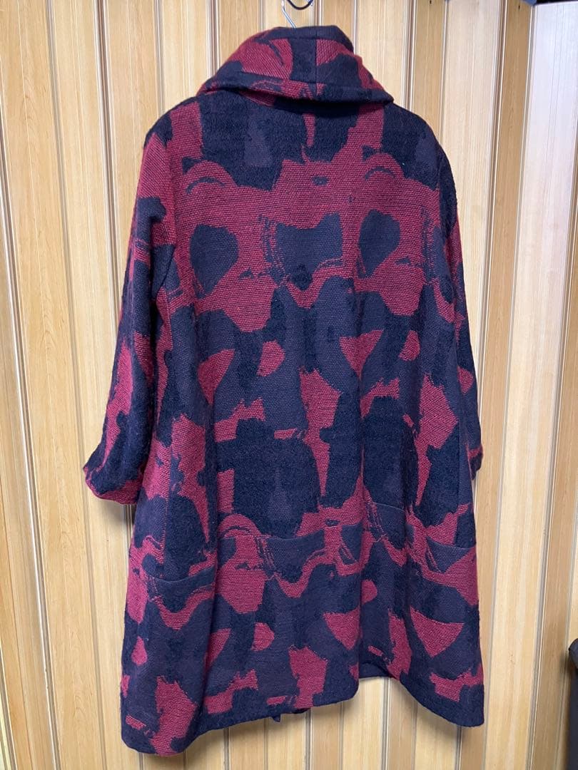 今月末迄の最終価格美品センソユニコ慈雨赤と黒の抽象模様ロングコート