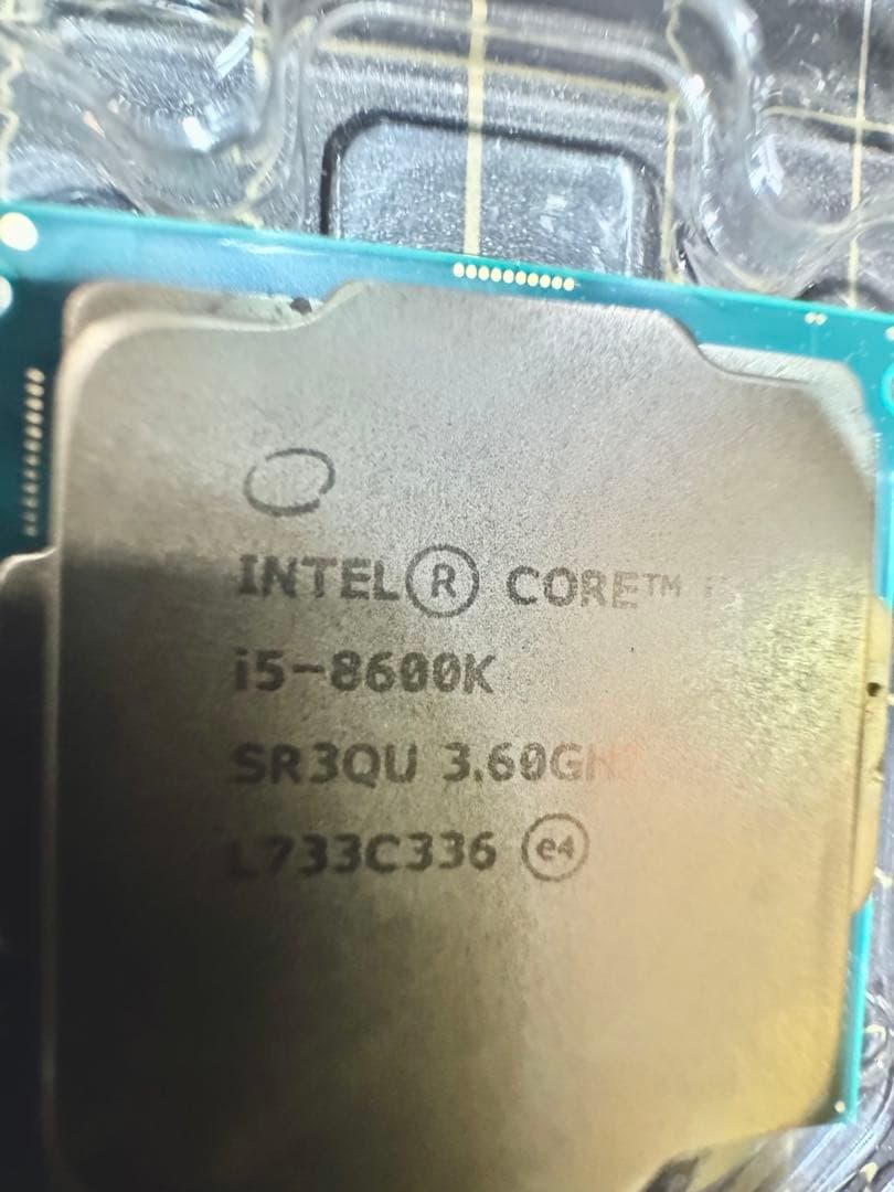 Intel Core i5-8600K CPU LGA1151 動作確認済み