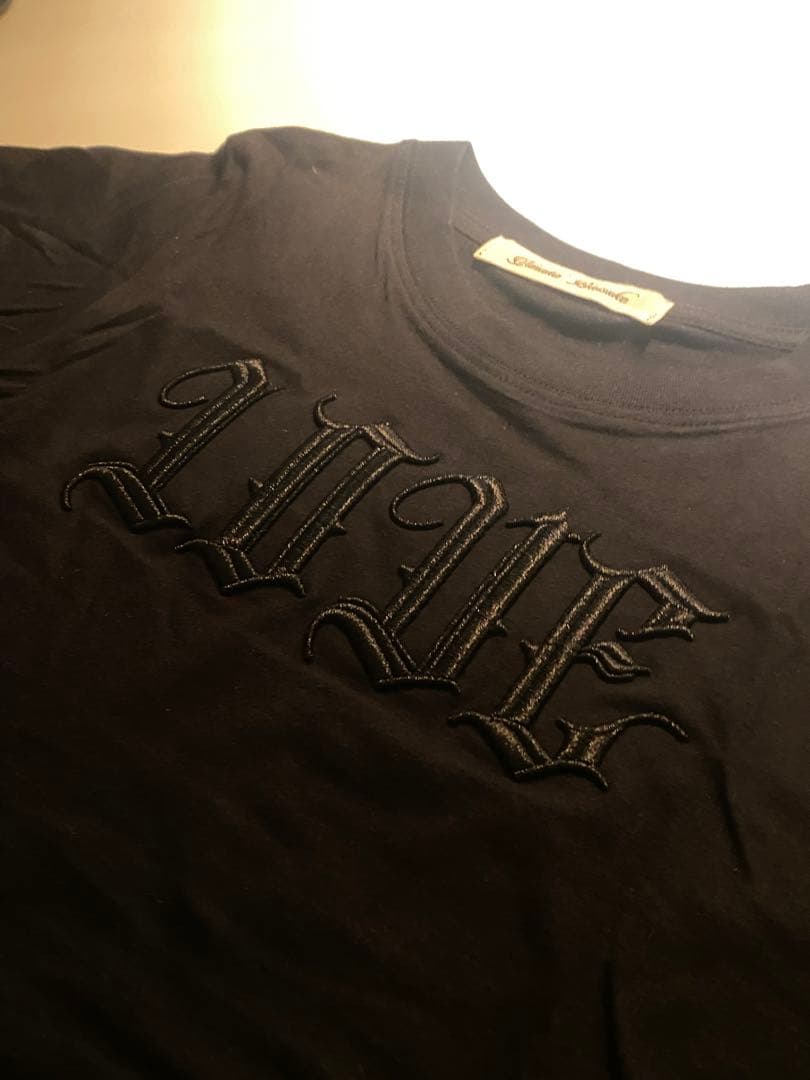 Tanaka daisuke LOVE刺繍入りブラックTシャツ