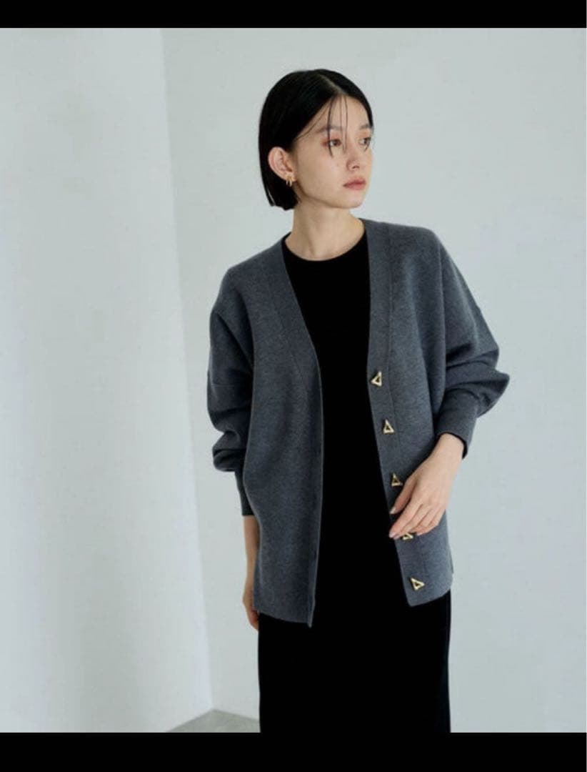 ⭐︎お値下げ中⭐︎ADAM ET ROPE’ トライアングルボタンミドルカーディガン