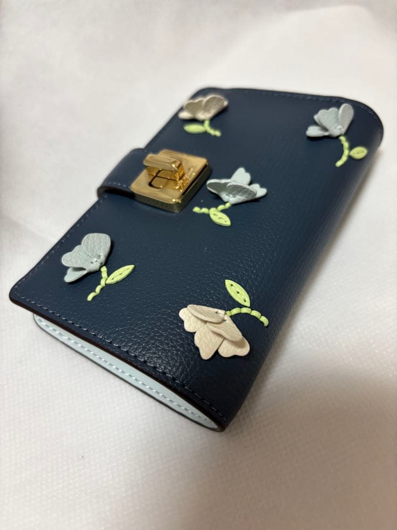 kate spade【新品】ケイトスペードフローラルアップリケウォレット　財布