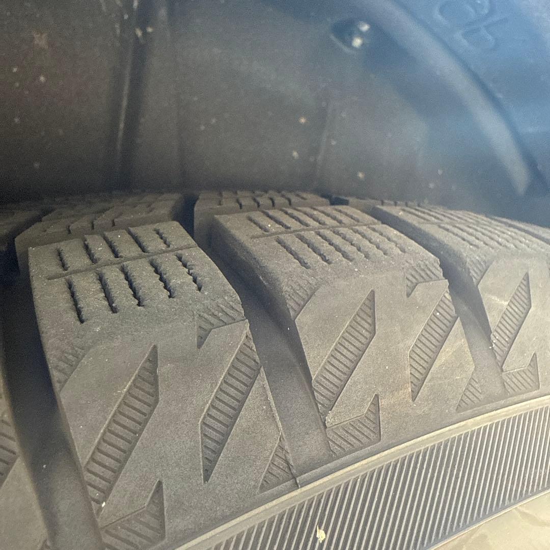 ほぼ新品＊対面渡し限定ヨコハマスタッドレスタイヤのみ225/60R17 IG70