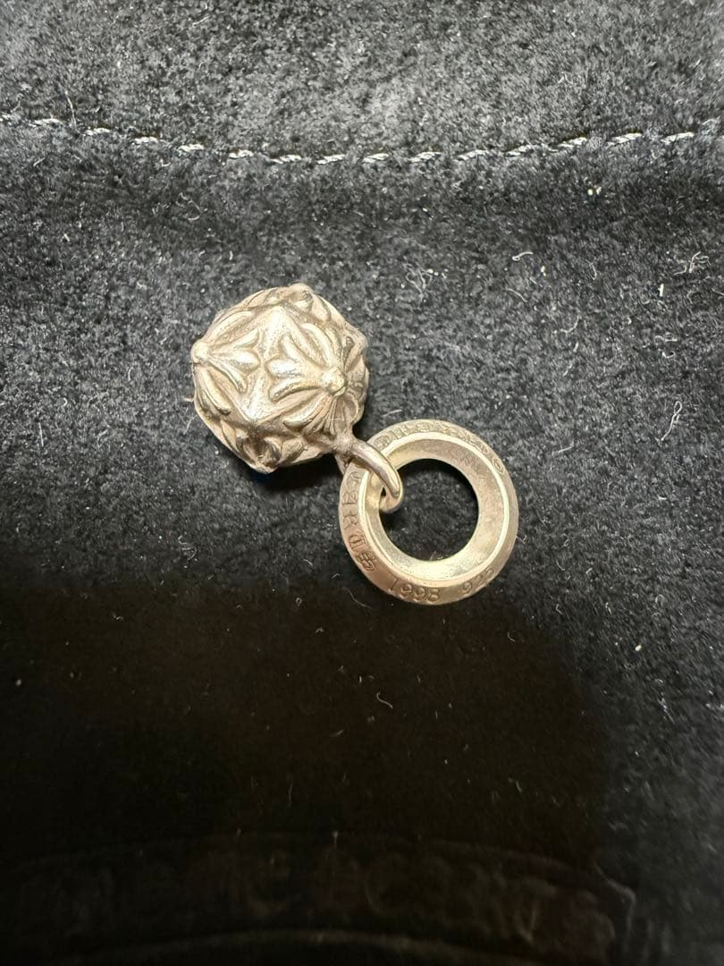 【値下げ可能】Chrome Hearts ピラミッドプラスボールチャーム