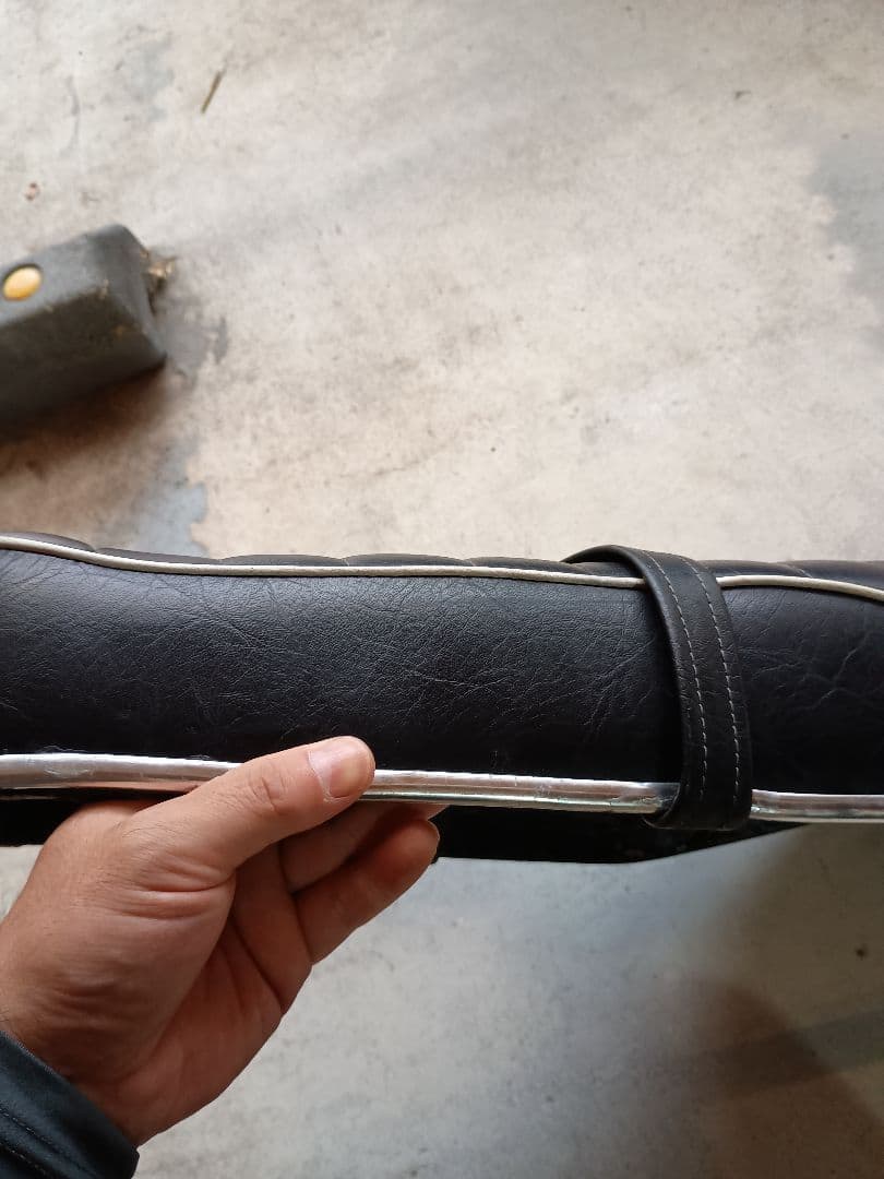 カワサキ　W650 純正シート