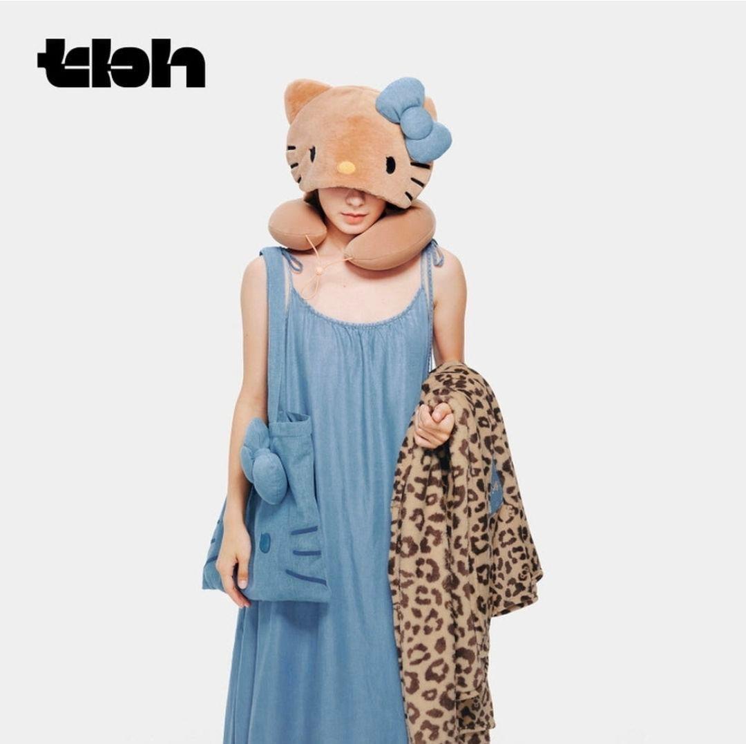 新品　公式正規品　海外限定ハローキティ x TBH ネックピロー