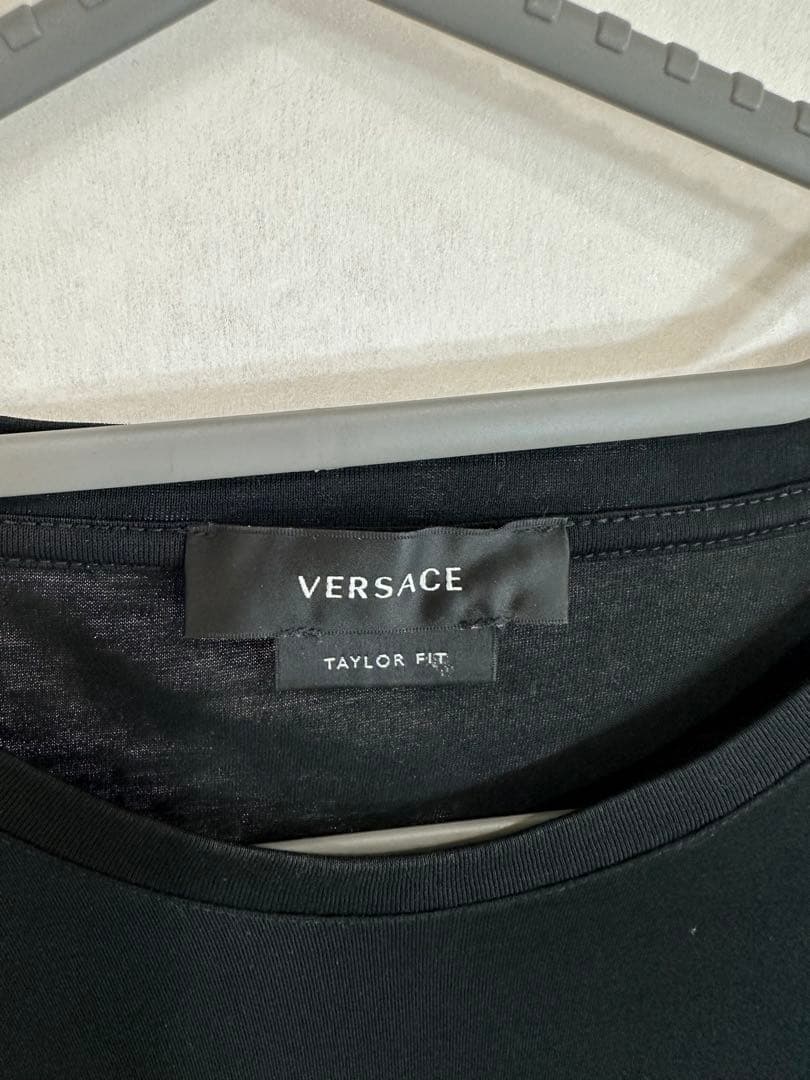 VERSACE 【人気✨稀少商品】メデューサ刺繍 ブラックTシャツ