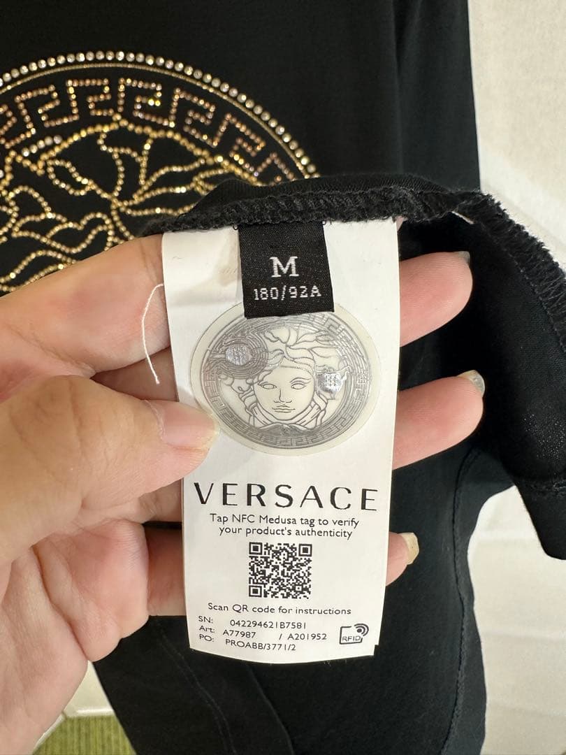 VERSACE 【人気✨稀少商品】メデューサ刺繍 ブラックTシャツ