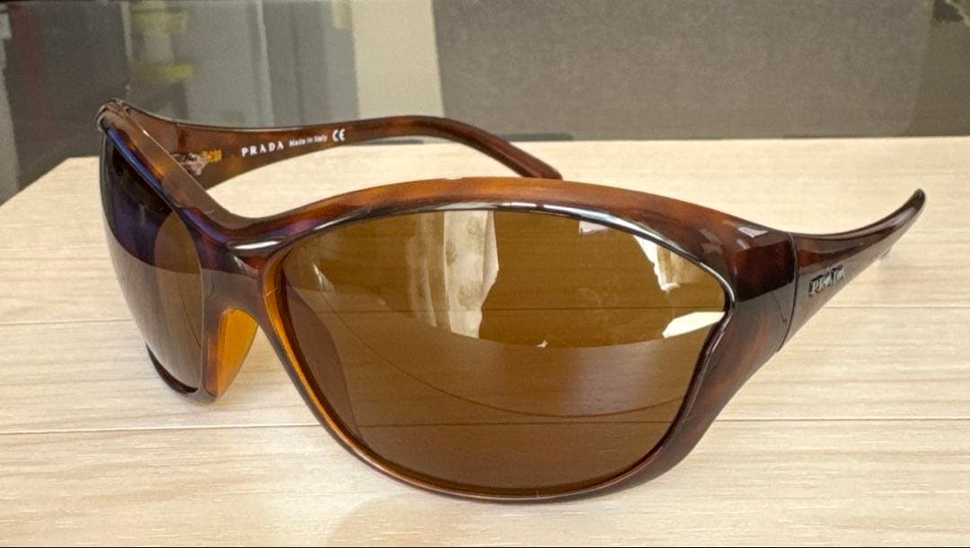 PRADA ブラウン サングラス SPR25G