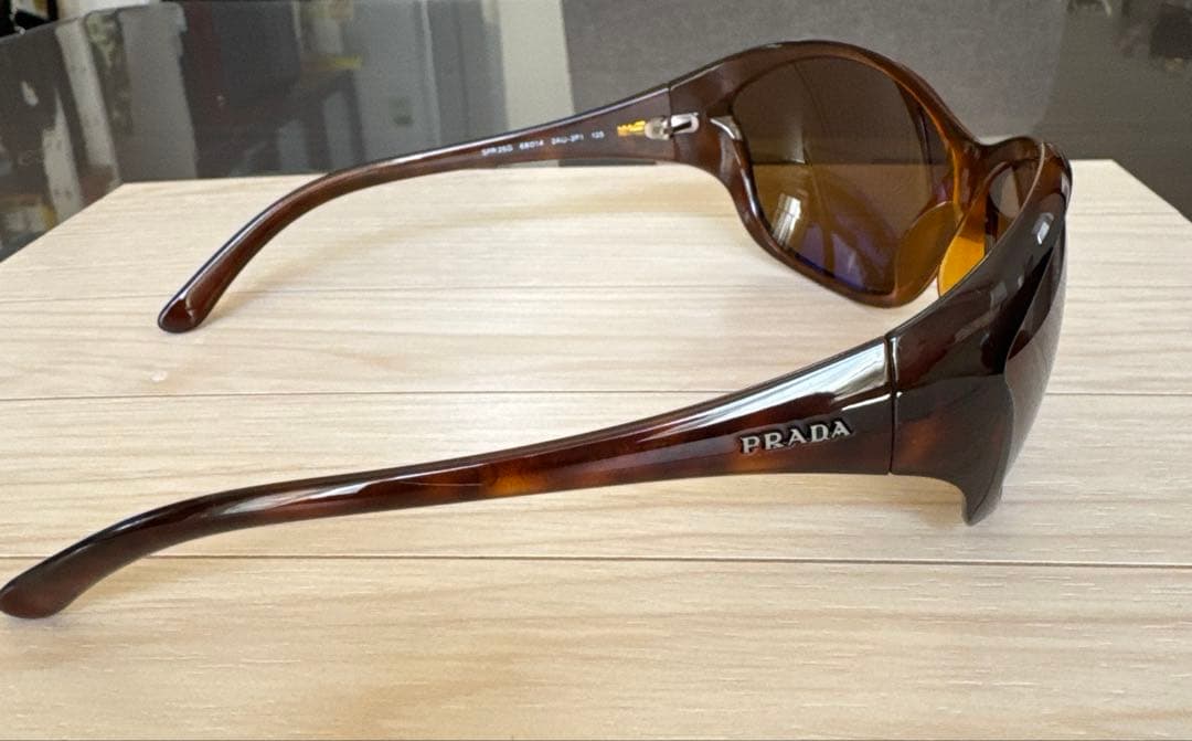 PRADA ブラウン サングラス SPR25G