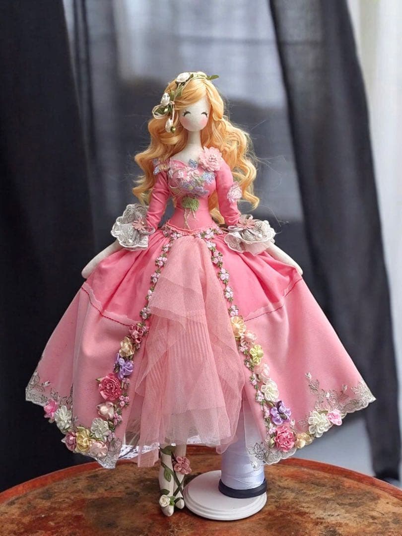 ヨーロッパ生地使用 手作りドール ピンクフラワードレス
